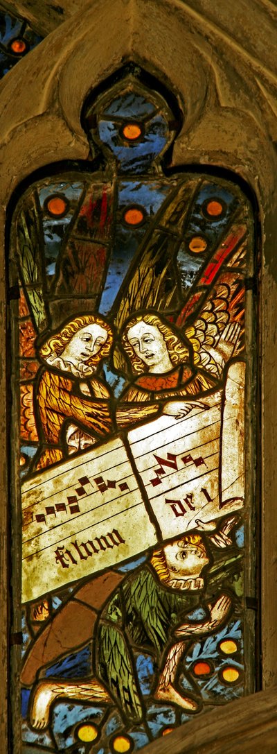 Fenster n2 mit Darstellung des Engelschors mit Noten von English School
