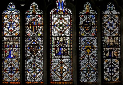 Fenster n4, Grisaille, St. Peter Emblem, Figuren, Wappenschilde von English School