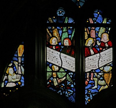Fenster s2 mit dem singenden Engelschor; Engel - Weihrauch schwenkend von English School
