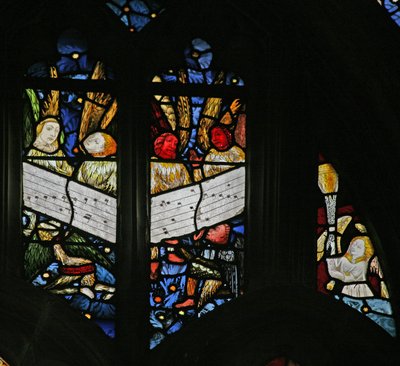 Fenster s2 mit dem singenden Engelschor; Engel - Weihrauch schwenkend von English School