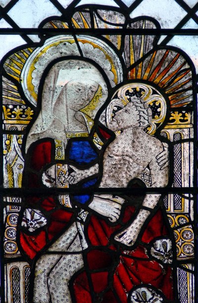 Fenster w4 zeigt die Pietà von English School