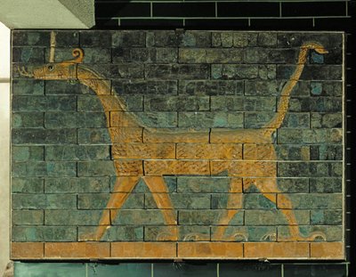 Mythisches Wesen mit Gazellenkopf, Löwenkörper und Schlangenschwanz von Erich Lessing