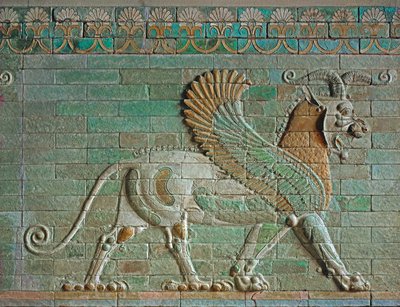 Geflügelter Löwe mit Widderkopf und Greifenhinterbeinen von Erich Lessing