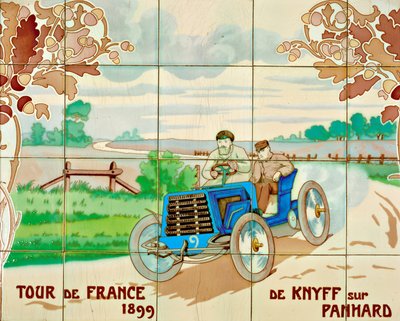 De Knyff fährt ein Panhard-Auto bei der Tour de France 1899: Keramikfliesen hergestellt von Gilardoni Fils et Cie aus Paris, nach einer Zeichnung von Ernest Montaut (1878-1909) von Ernest Montaut