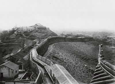 Kuangchou, Kuanyin shan, Kuangtung, Blick vom Nordturm der Nordmauer der Stadt und Kuanyin-Hügel von Ernst Boerschmann