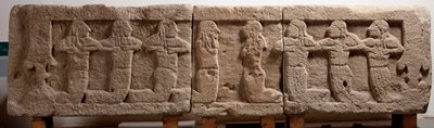 Grabliege aus drei Tuffblöcken, 6. Jahrhundert v. Chr. von Etruscan