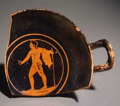 Kylix von Pteriu Paves, ein Fragment, das einen jungen Mann und eine Inschrift darstellt. Rotfigurige Keramik, aus Grab 3 in Grotti (Toskana). Etruskische Zivilisation, 4. Jahrhundert v. Chr. von Etruscan