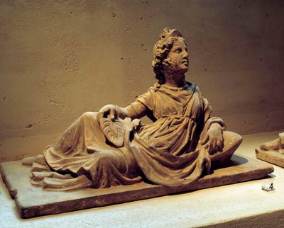 Etruskische Kunst: Graburne mit Darstellung der Ehefrau des Verstorbenen mit einem Fächer von Etruscan Etruscan
