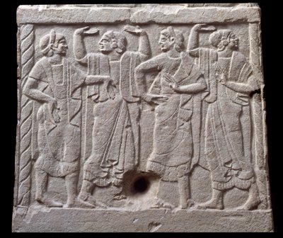 Relief mit Tänzern von einem Marmor-Meilenstein aus Chiusi, Italien, 6. Jahrhundert v. Chr. von Etruscan Etruscan