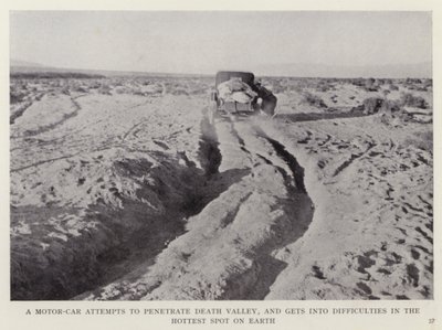 Ein Auto versucht, das Death Valley zu durchqueren, und gerät in Schwierigkeiten im heißesten Punkt der Erde von European Photographer