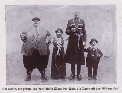Die dicksten, größten und kleinsten Männer der Welt und eine bärtige Dame (s/w Foto) von European Photographer