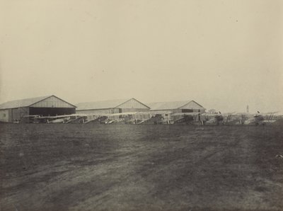 Kleiderbügel und Flugzeuge von Fedele Azari