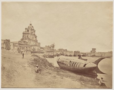 Chutter Manzil Palast, mit dem königlichen Boot in Form eines Fisches von Felice A. Beato