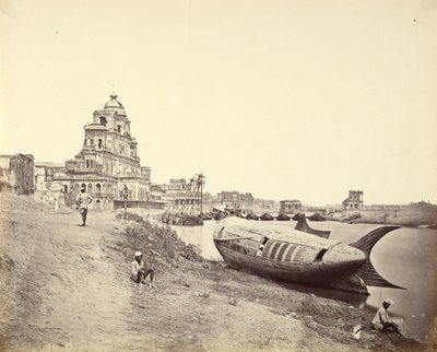 Chutter Manzil Palast, mit dem königlichen Boot in Form eines Fisches auf dem Gomti-Fluss von Felice Beato
