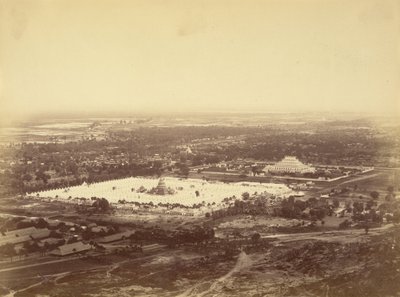 Gesamtansicht von Mandalay vom Mandalay-Hügel mit den 450 Pagoden und der unvergleichlichen Pagode von Felice Beato
