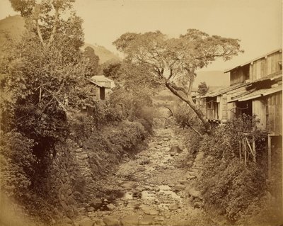 [Japanisches Dorf mit Bach] von Felice Beato