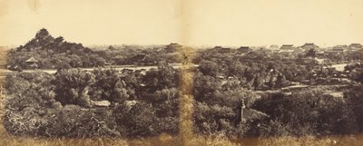 Ansicht des Kaiserlichen Winterpalastes, Peking, mit dem künstlichen Hügel, 29. Oktober 1860 von Felice Beato
