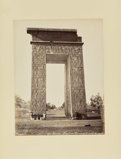 Karnak. Tempel von Ramses IV. Triumphbogen von Félix Bonfils