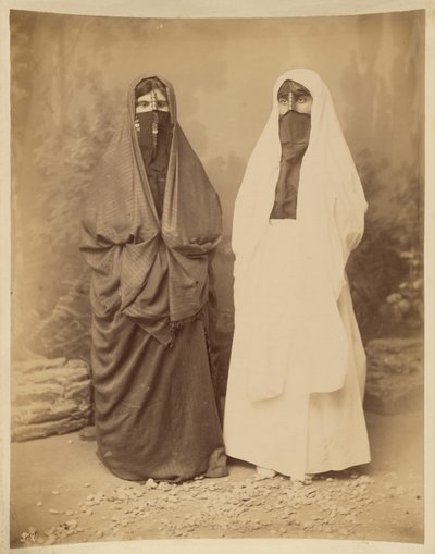 [Porträt von zwei Frauen in nahöstlicher Kleidung] von Félix Bonfils