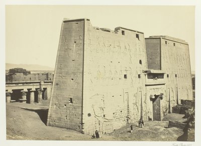 Der große Pylon in Edfu, Oberägypten, 1857 von Francis Frith