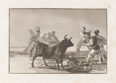 Die Pöbel hamstringen den Stier mit Lanzen, Sicheln, Banderillas und anderen Waffen, Platte 12 aus La tauromaquia von Francisco de Goya