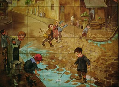 Fliesen, die Kinder darstellen, die auf der Straße spielen von Francisque Poulbot