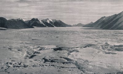 Ein Auslassgletschertal, vollständig mit Eis gefüllt, ca. 1911, 1913 von Frank Debenham
