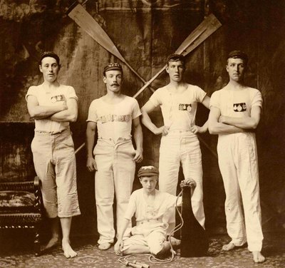 Whitby Freundschafts-Ruderclub Crew, Whitby, England von Frank Meadow Sutcliffe