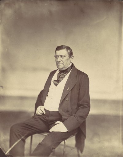 Sitzender Mann in weißer Weste und dunklem Mantel von Franz Antoine