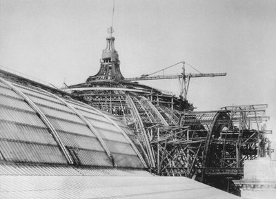 Bau der Kuppel des Grand Palais für die Weltausstellung von 1900 von French Photographer