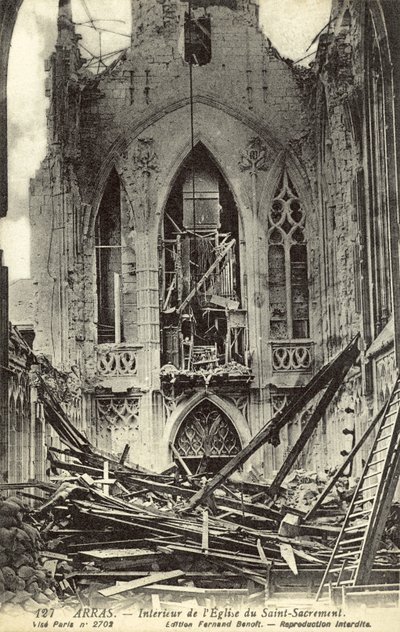 Beschädigtes Innere der Kirche Saint-Sacrement, Arras, Frankreich, Erster Weltkrieg von French Photographer