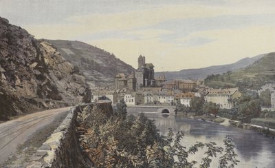 Estaing, Gesamtansicht, flussaufwärts des Lot von French Photographer