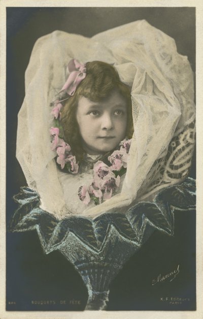 Mädchen in einer Blume von French Photographer