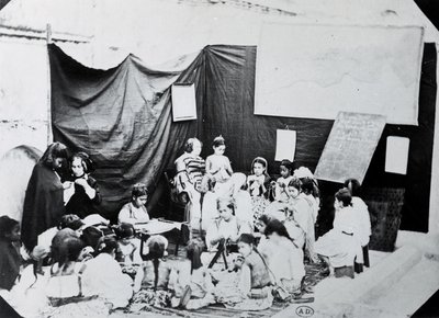 Mädchenschule in Algerien, 1860 von French Photographer