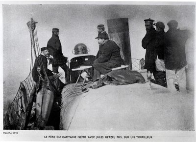 Jules Verne (1828-1905) und Jules Hetzel Sohn auf einem Torpedo. von French Photographer