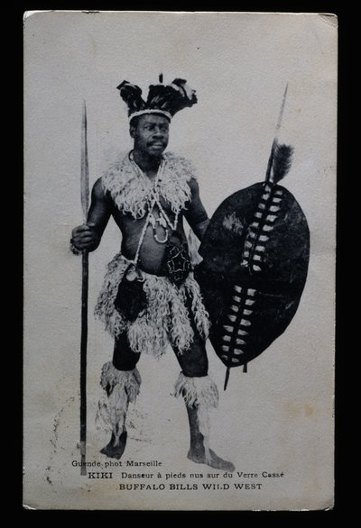 Kiki, Tänzerin, die barfuß auf zerbrochenem Glas auftrat, Buffalo Bill (William Frederick Cody) von French Photographer