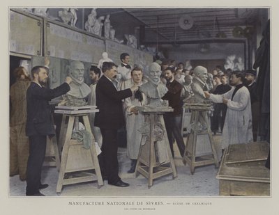 Modellierklasse an der Keramikschule der Porzellanmanufaktur Sevres, Frankreich von French Photographer