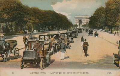 Paris, Avenue du Bois de Boulogne von French Photographer
