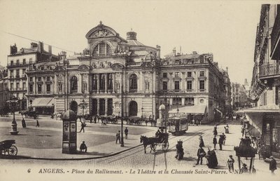 Place du Ralliement, das Theater und die Chaussee Saint-Pierre, Angers, Frankreich von French Photographer