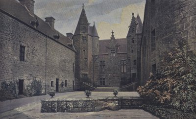 Ploubezre, Schloss Kergrist, Ensemble im Ehrenhof von French Photographer