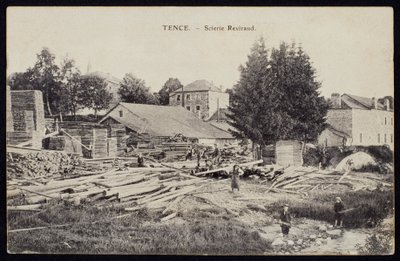 Postkarte, die das Sägewerk Reviraud in Tence, Haute-Loire, um 1900 darstellt von French Photographer