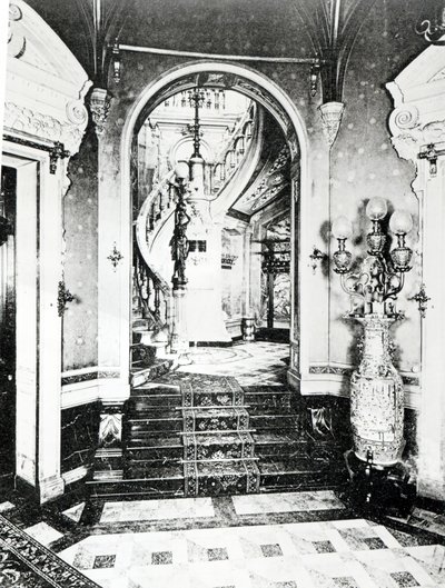 Das Vestibül und die Onyx-Treppe im Hotel de Paiva von French Photographer