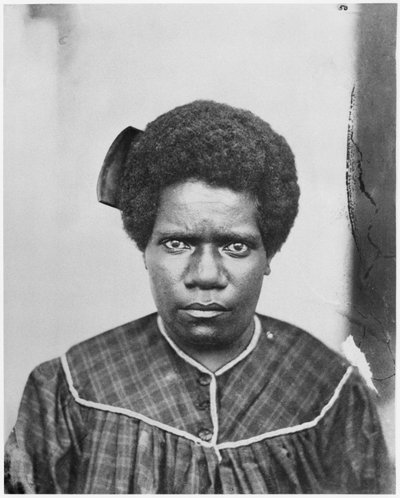 Frau aus dem Stamm der Houailou, Neukaledonien, 1870 von French Photographer
