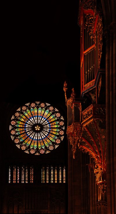 Blick nach Westen mit Orgel und Rosette von French School