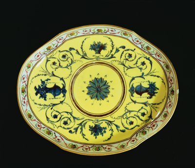 Schale mit gelbem Hintergrund, Sevres Werkstatt von French School