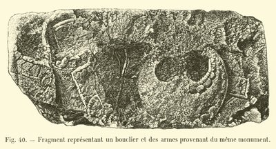 Fragment, das einen Schild und Waffen darstellt, vom selben Monument von French School