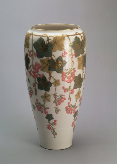 Sevres Vase, mit Überglasurdekor von French School
