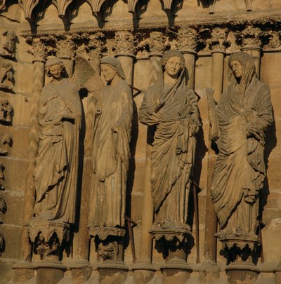 Die Heimsuchung, vier Jambenfiguren von der Westfassade der Kathedrale, ca. 1230-40 (Kalkstein) von French School