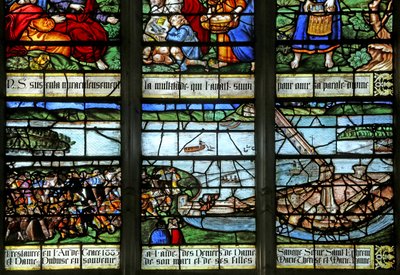 Fenster w12 mit Darstellung des Brückenbaus über die Seine von French School