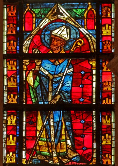 Fenster w205, einen Heiligen Bischof darstellend von French School